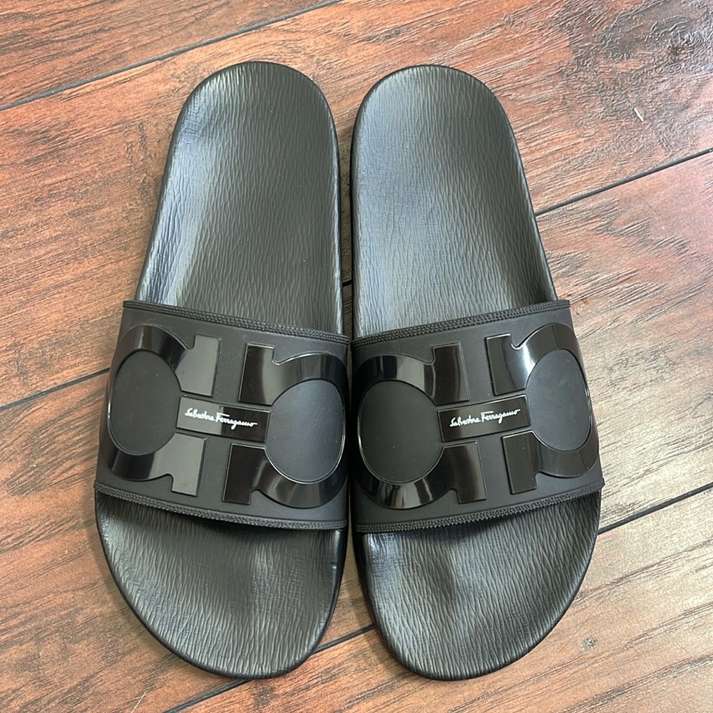 Salvatore Ferragamo men’s groove 2 rubber slides